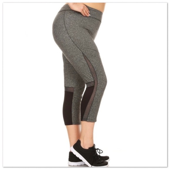 ⭐️Plus Sizes!⭐️ Color-block Active Capris - Picture 1 of 5